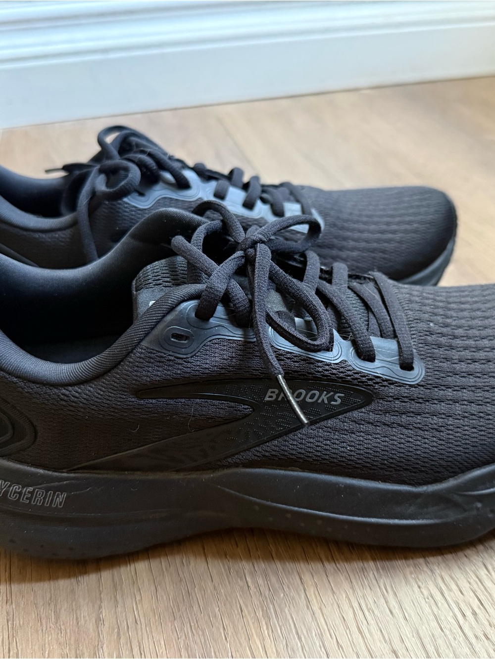 Brooks glycerin 22 women’s size 10, men’s 8.5 Black Running Shoes